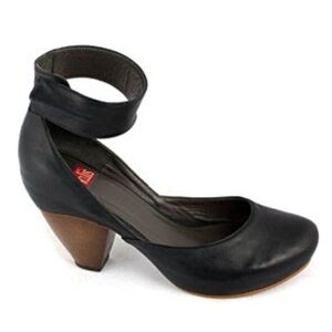 Vialis | Black Heels